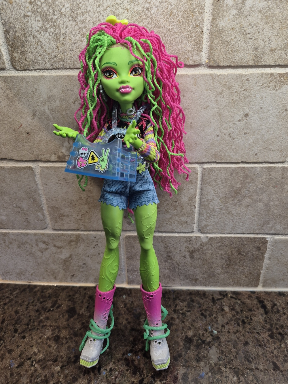 Monster High G3 Venus McFlytrap Core Fashion Doll Mattel 2022